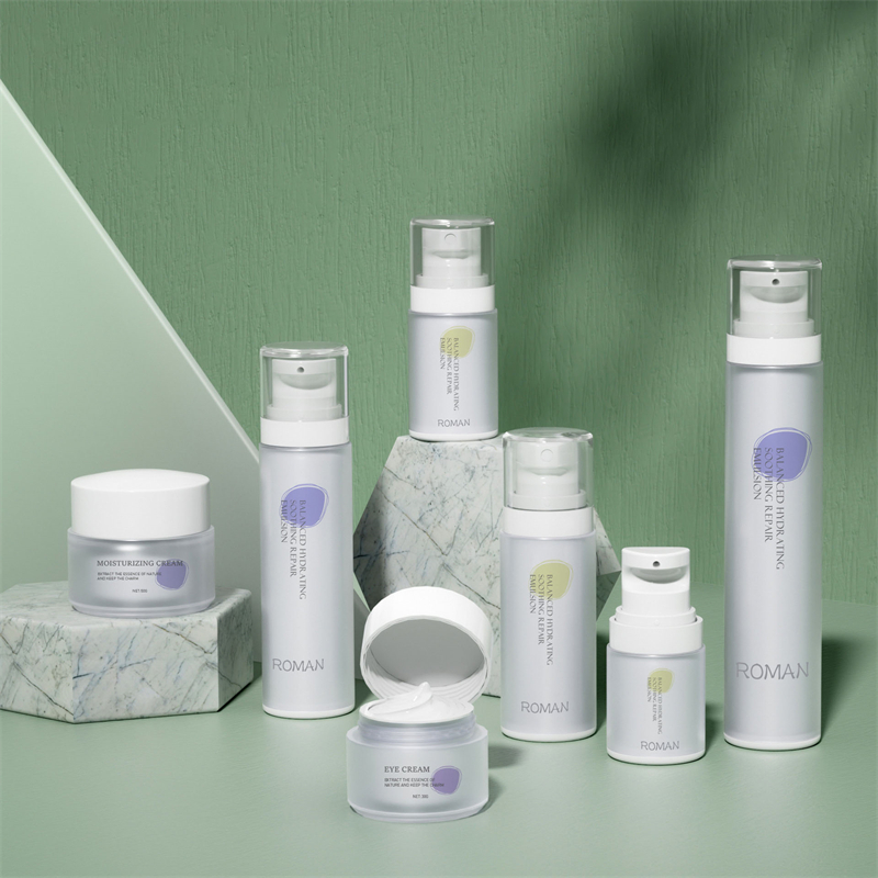30ml 40 ml 60ml 100ml Pearlscent blanco como botella de bomba cosmética Material de plástico nuevo para la loción de agua de spray de crema para la cara.